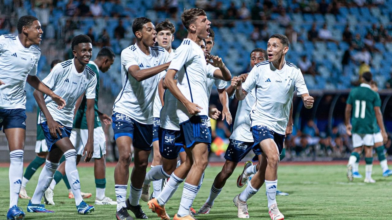 cruzeiro x goiás se enfrentam pela vaga nas quartas da copa do nrasil sub-17